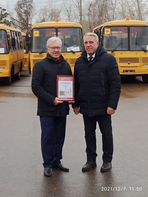 Красногорьевская школа получила новый школьный автобус.