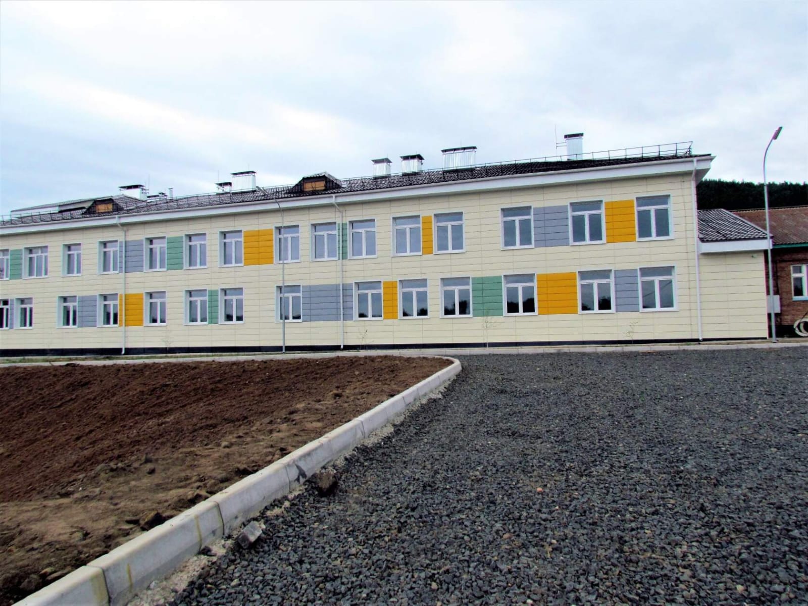 В п. Осиновый Мыс готовится к открытию новый учебный корпус школы.