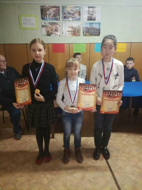 6 мая 2018 года в доме культуры мкр. Геофизиков состоялся шахматный турнир среди учащихся образовательных школ «Победа-2018». Всего участвовало 5 команд, 40 человек..