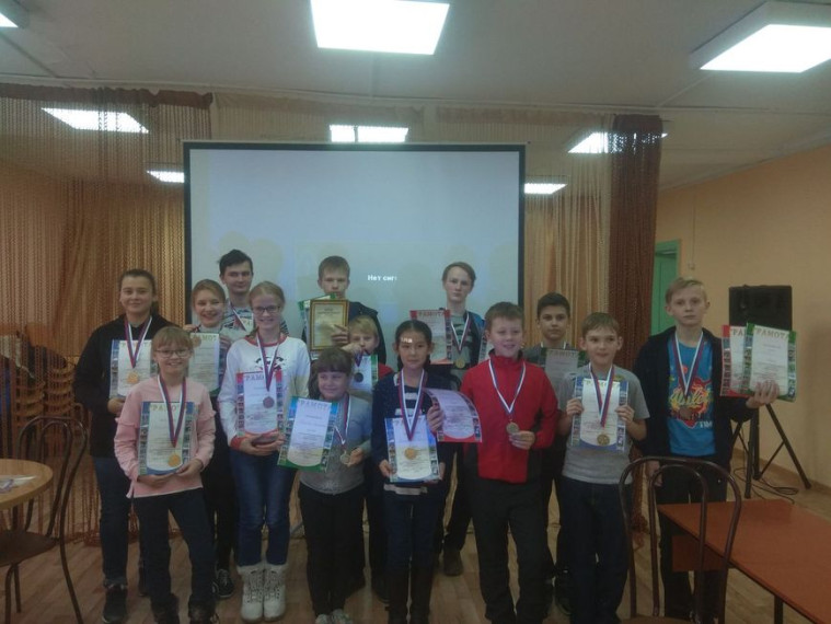 27 октября в Богучанской Центральной районной библиотеке прошел открытый шахматный турнир "Осенний" среди учащихся школ Богучанского района.