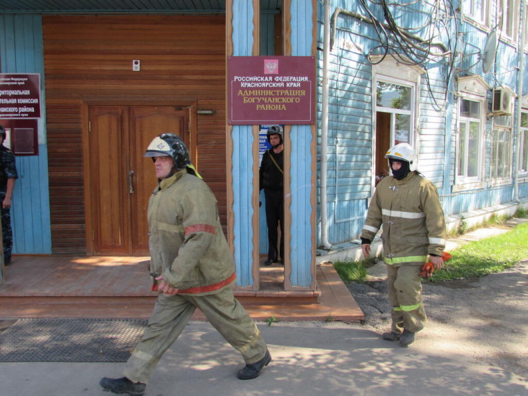 28 июля в здании администрации Богучанского района прошла учебная тренировка и эвакуация работников администрации..