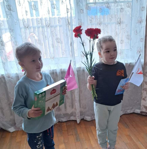 Участники Движения первых поздравили с наступающим праздником 9 Мая детей войны..