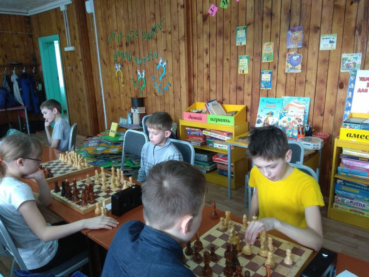 23 февраля в Богучанской Центральной районной библиотеке прошел открытый шахматный турнир среди учащихся школ Богучанского района, посвященный Дню защитника отечества..