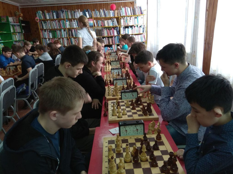 23 февраля в Богучанской Центральной районной библиотеке прошел открытый шахматный турнир среди учащихся школ Богучанского района, посвященный Дню защитника отечества..