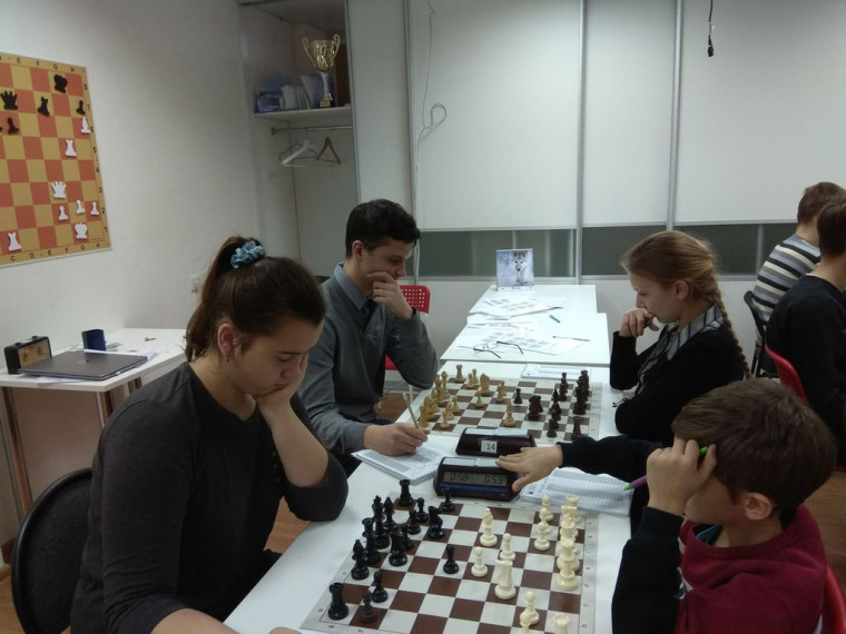С 3 по 8 января 2020 г. четверо учащихся Богучанской ДЮСШ приняли участие в зимнем шахматном лагере в Красноярске, организованном Международной школой шахмат гроссмейстера Петра Кирякова..