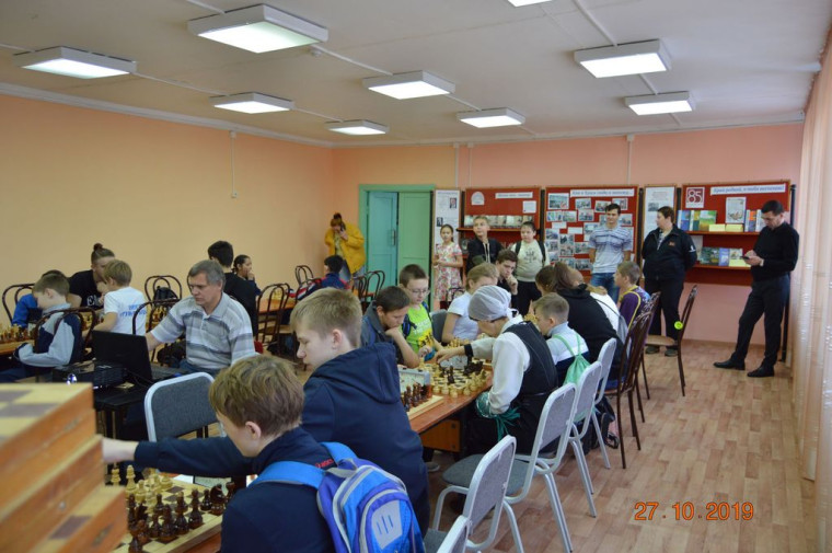 27 октября в Богучанской Центральной районной библиотеке прошел открытый шахматный турнир &quot;Осенний&quot; среди учащихся школ Богучанского района.