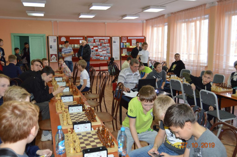 27 октября в Богучанской Центральной районной библиотеке прошел открытый шахматный турнир &quot;Осенний&quot; среди учащихся школ Богучанского района.