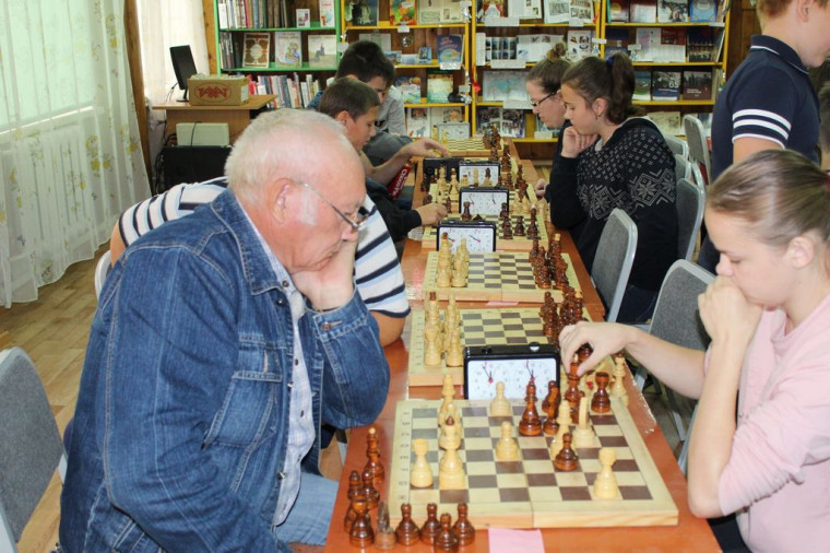 20-21 июля 2019г. праздничным шахматным турниром в Центральной районной библиотеке отметили международный День шахмат, отмечаемый с 1966 года более чем в 170 странах мира..