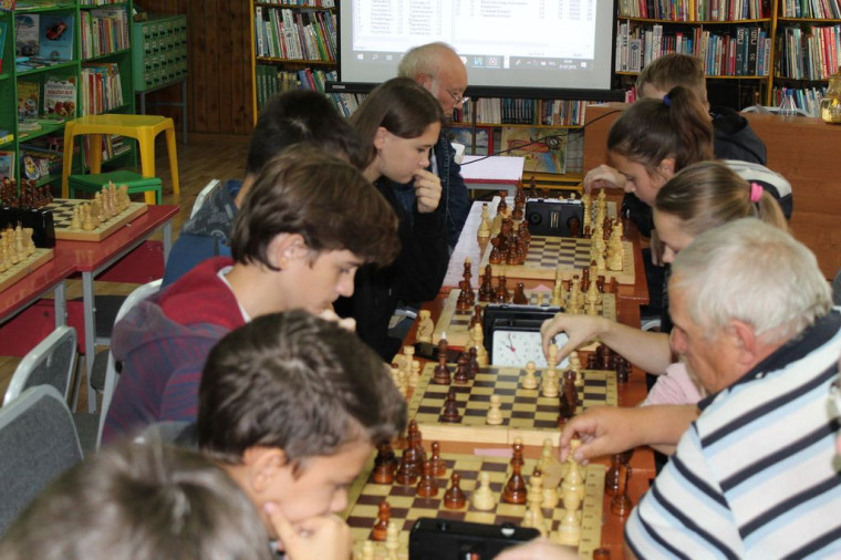 20-21 июля 2019г. праздничным шахматным турниром в Центральной районной библиотеке отметили международный День шахмат, отмечаемый с 1966 года более чем в 170 странах мира..