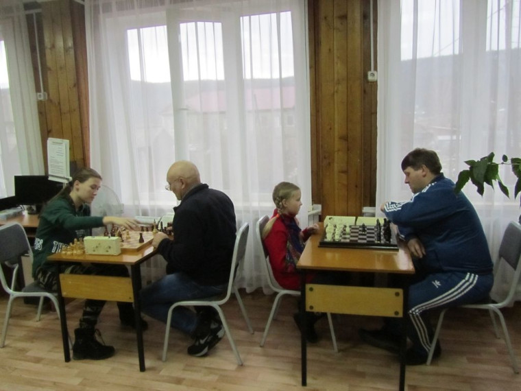 С октября в Богучанской районной библиотеке возобновит свою работу шахматный клуб &quot;Ход конем&quot;..