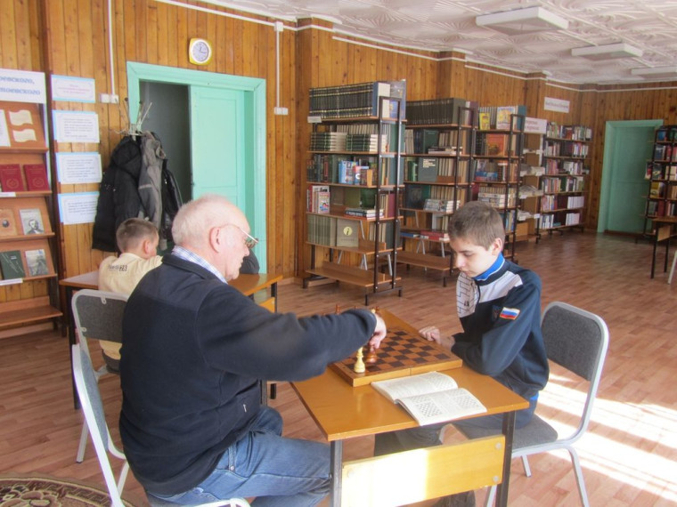 С октября в Богучанской районной библиотеке возобновит свою работу шахматный клуб &quot;Ход конем&quot;..