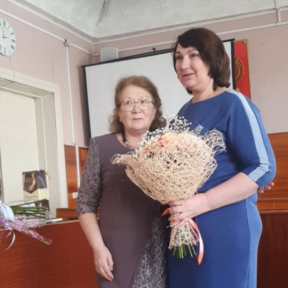 Руководство и общественность района поздравили Тамару Хардикову с юбилеем.