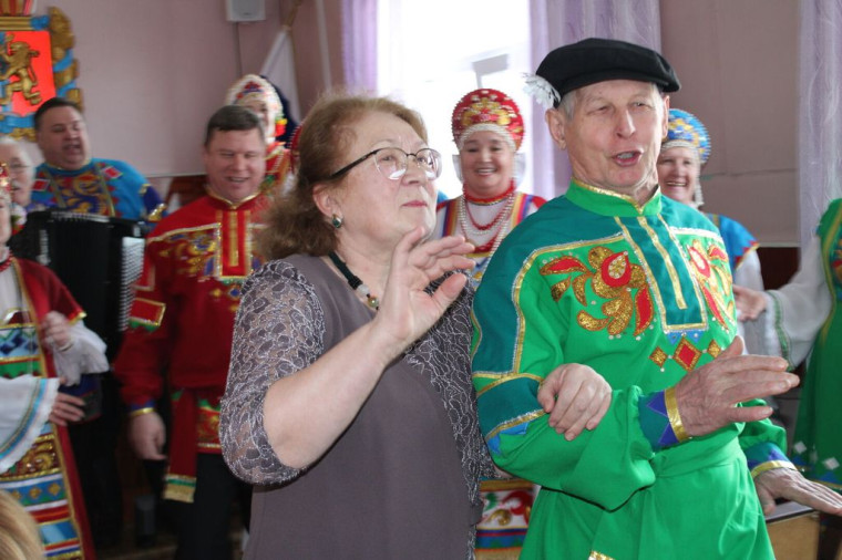 Руководство и общественность района поздравили Тамару Хардикову с юбилеем.