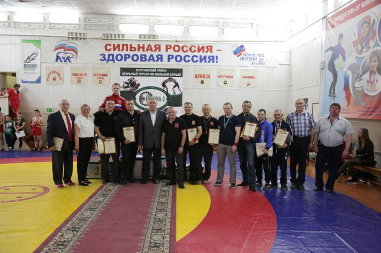 Владимир Саар отметил благодарностью основателей борцовского турнира.
