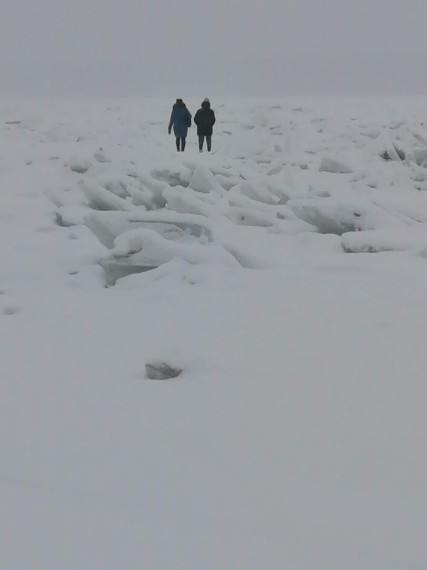 Выход на лед в несанкционированных местах опасен для вашей жизни и здоровья.